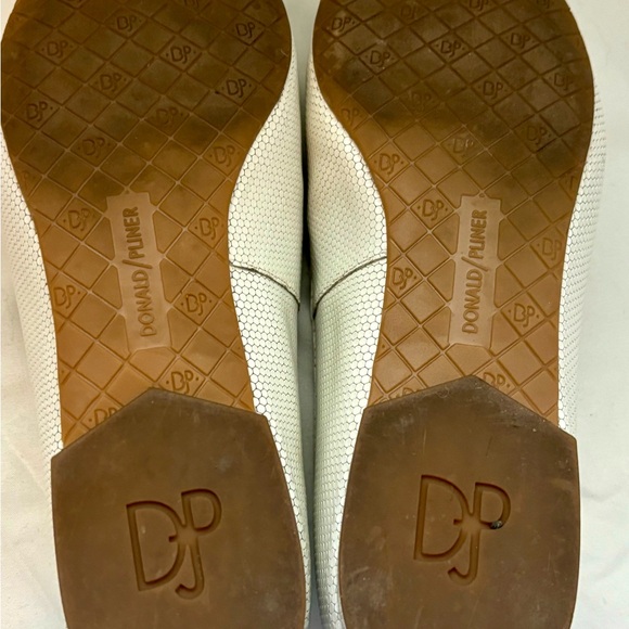 Donald J Pliner Cream/White Leather Loafers - Picture 4 of 5